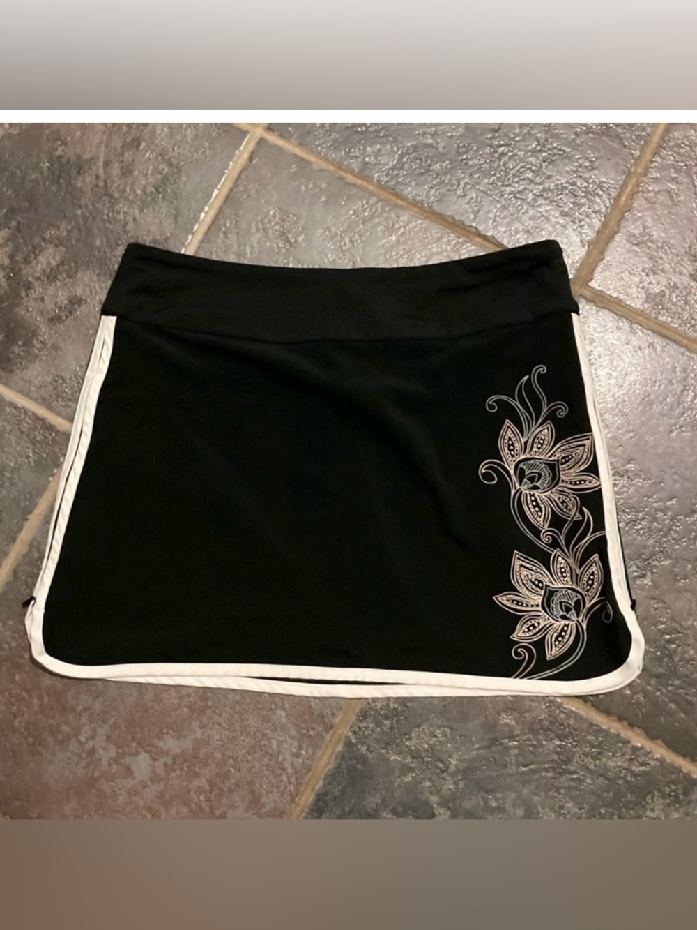 Athleta Black Athletic Skort with White Trim, Floral EmbroideryWomen’s Size 6